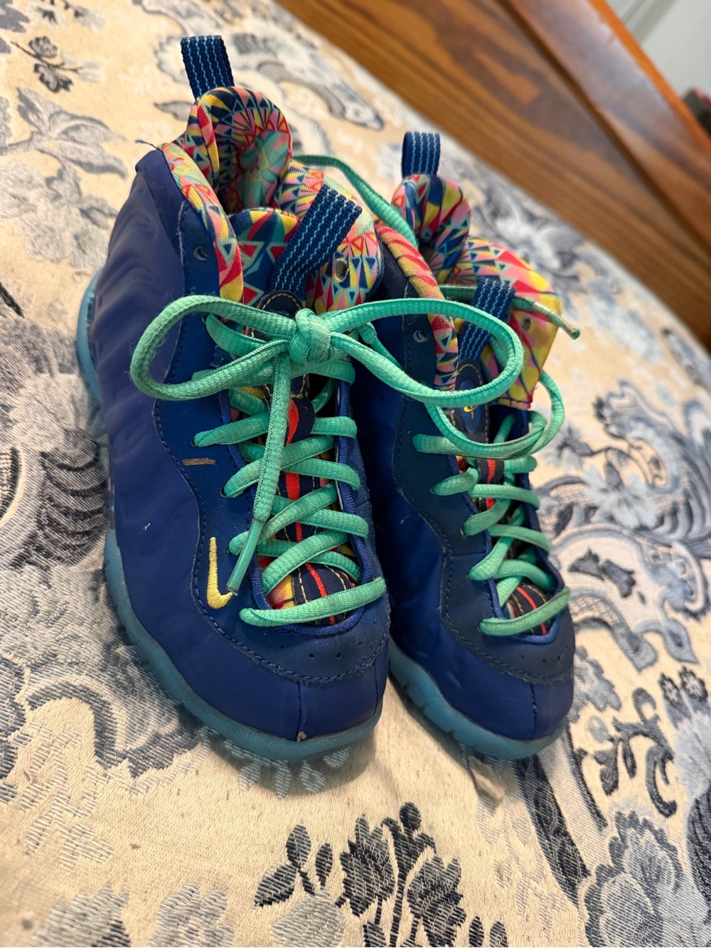 Nike Kids Royal Blue Sneakers with Teal Laces and Multicolor Lining